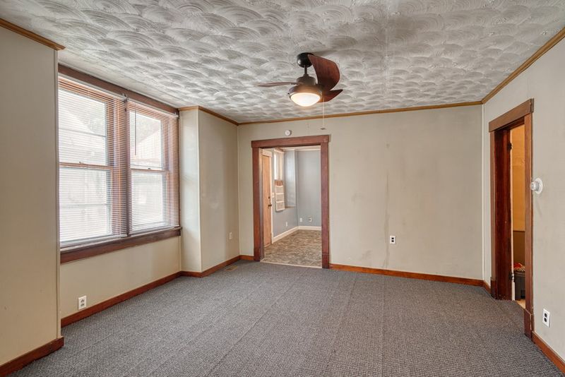 652 S 9th St, Salina, KS 67401