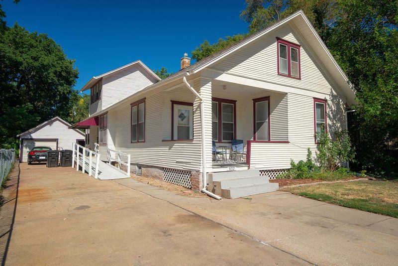 652 S 9th St, Salina, KS 67401