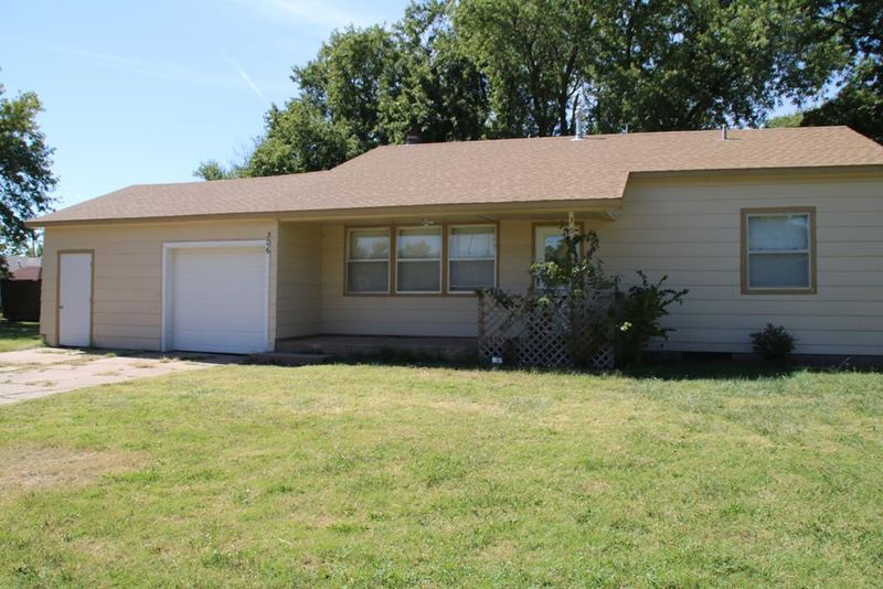 306 N Charles, Holyrood, KS 67450