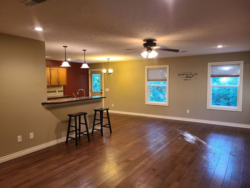 3045 Stone Creek Ct, Salina, KS 67401