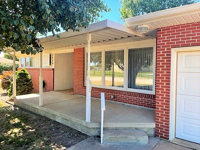 2040 Simmons St, Salina, KS 67401