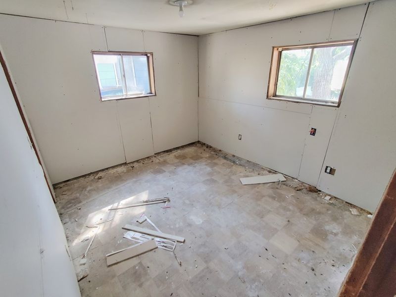 1607 Beverly Dr, Salina, KS 67401