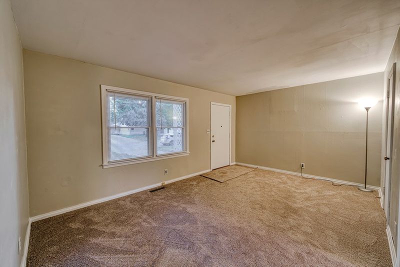 937 Pearl Ave, Salina, KS 67401