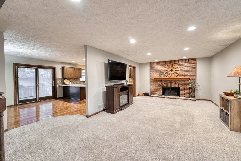2114 Applewood Ln, Salina, KS 67401