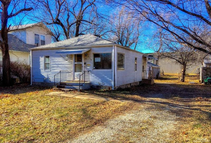 148 S Chicago St, Salina, KS 67401