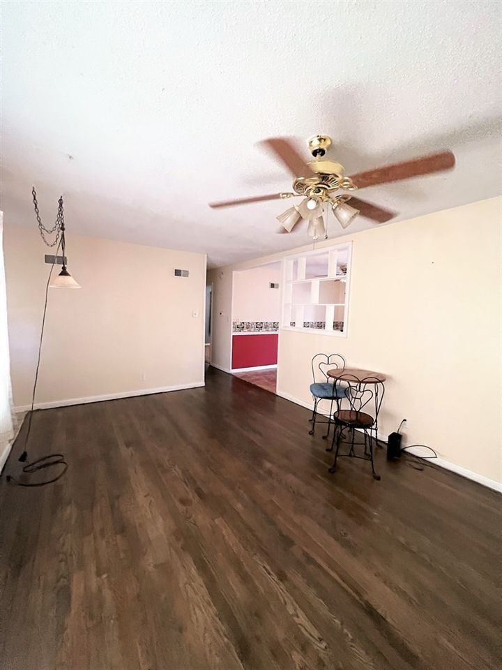 1842 Larson St, Salina, KS 67401