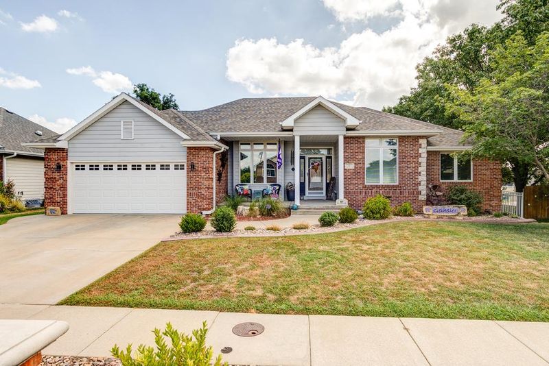 321 S Estates Dr, Salina, KS 67401