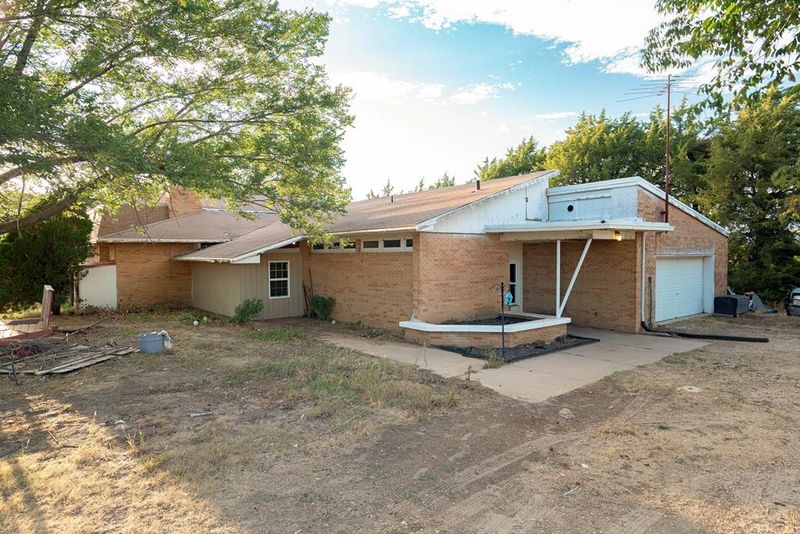 2286 29th Rd, Marquette, KS 67464