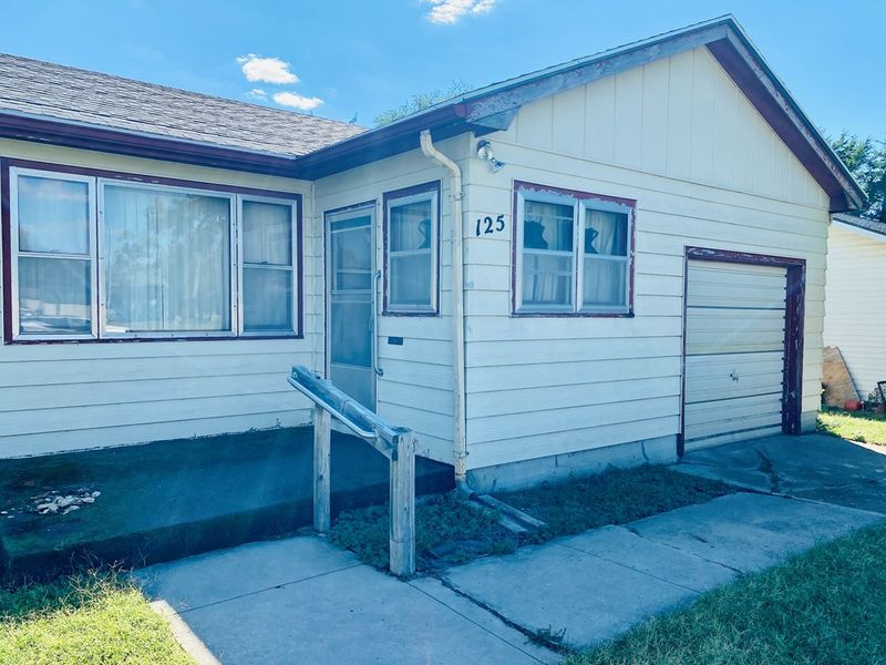 125 W Spring St, Lincoln, KS 67455