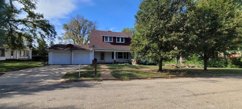 704 E 2nd St, Ellsworth, KS 67439
