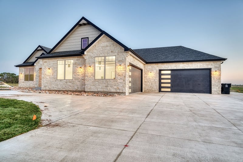 1418 North Shore Dr, Salina, KS 67401