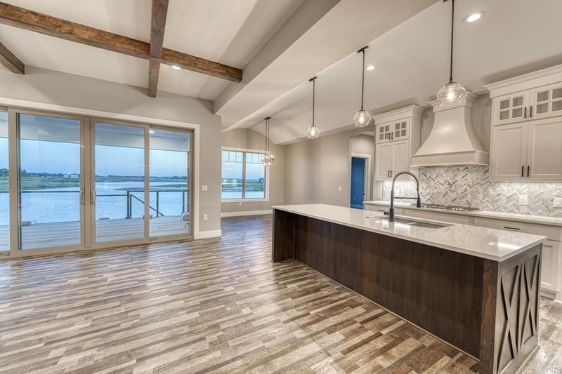1418 North Shore Dr, Salina, KS 67401