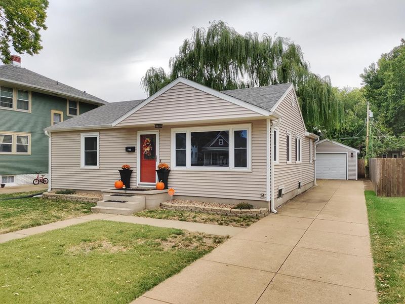 732 S 5th St, Salina, KS 67401