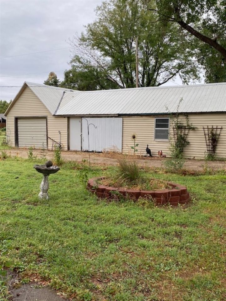 140 S Fairchild Rd, Assaria, KS 67416