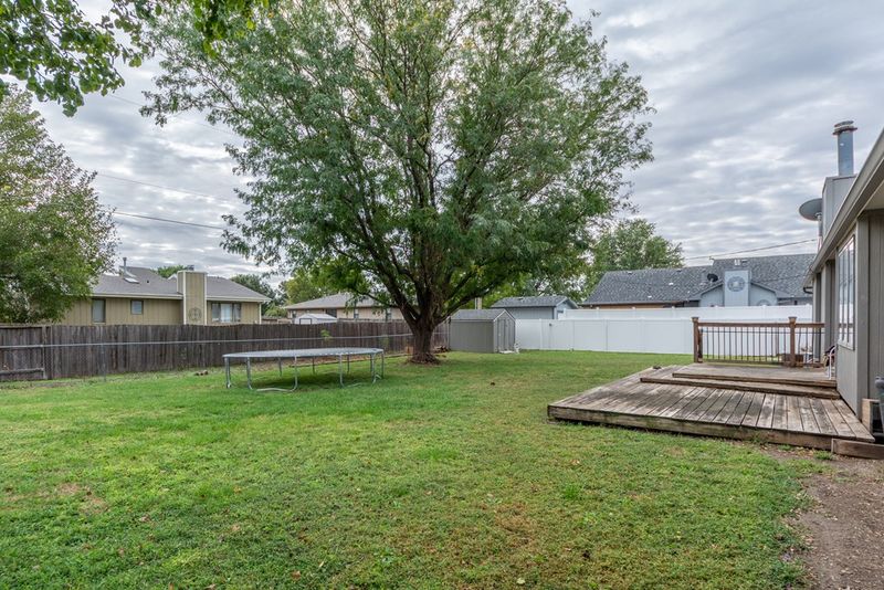 2329 Shalimar Dr, Salina, KS 67401