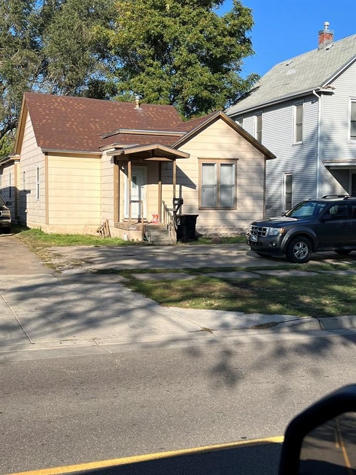 314 S 9th St, Salina, KS 67401