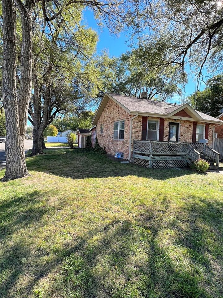 733 Hancock Ave, Salina, KS 67401
