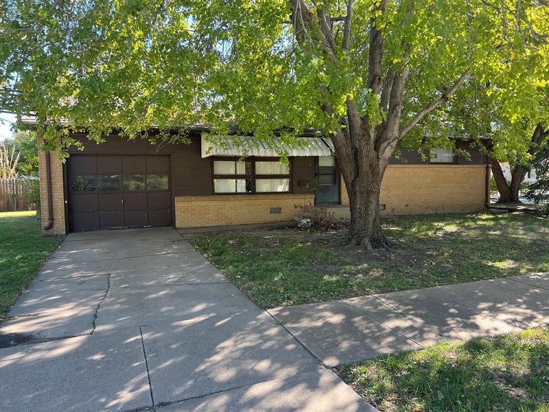 703 Carl Ave, Salina, KS 67401