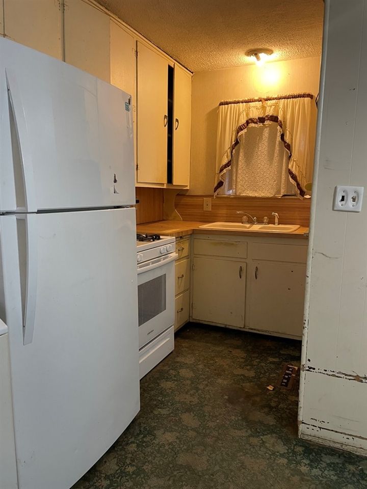 1806 Holland, Great Bend, KS 67530