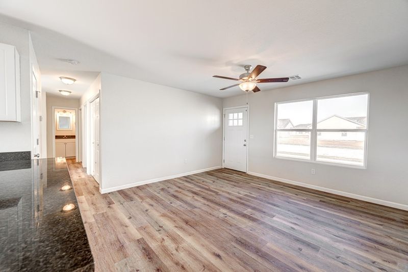 1122 Nautical Dr, Salina, KS 67401