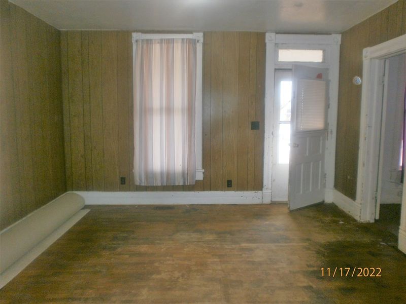 327 N 10th St, Salina, KS 67401