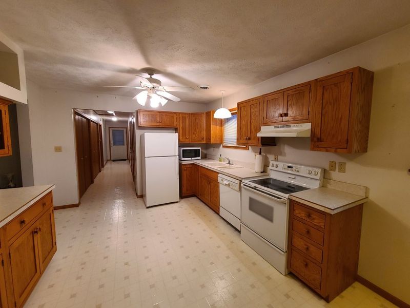 232 N Washington St, Lindsborg, KS 67456