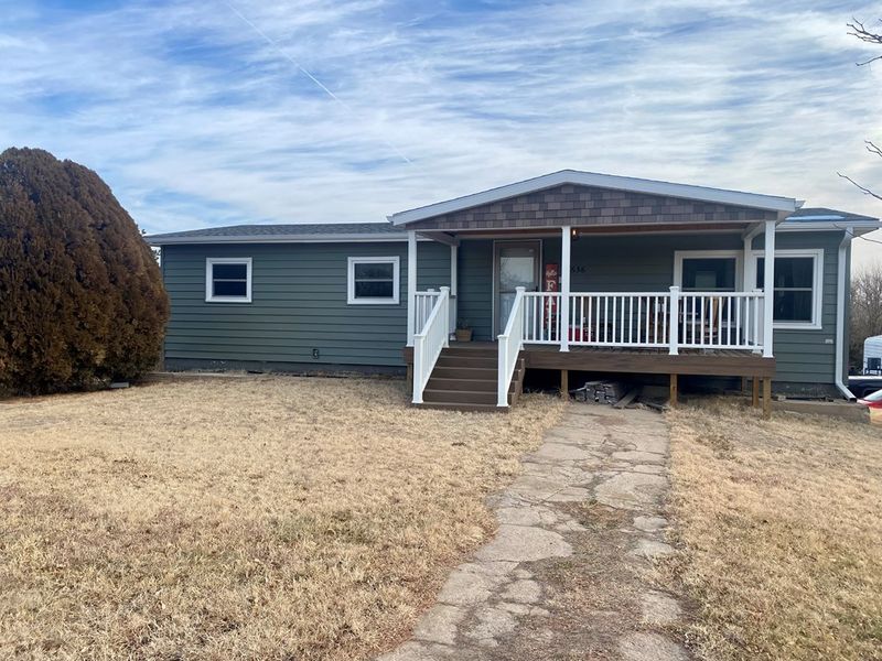 636 E Lakeview Dr, Great Bend, KS 67530