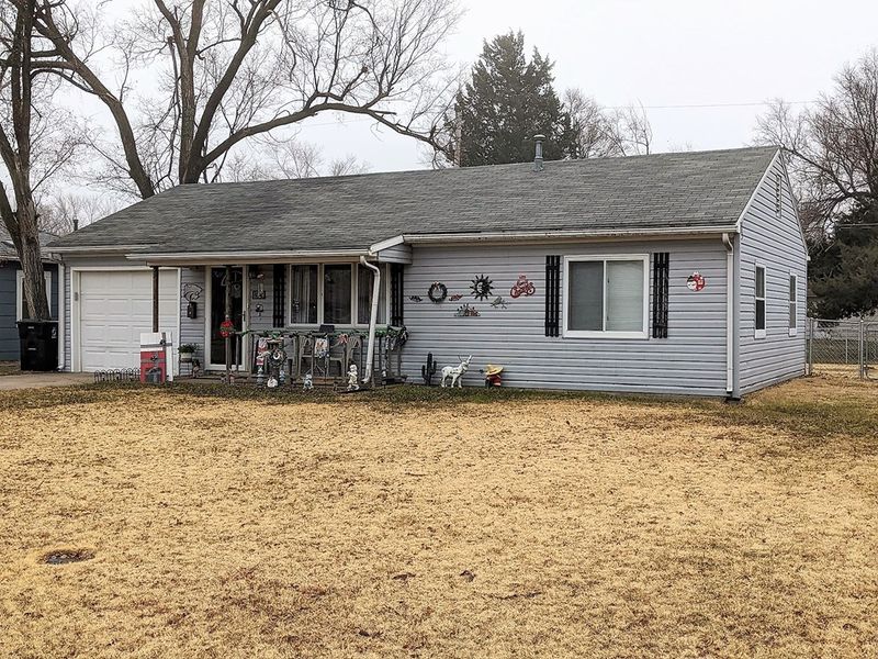 1329 Arapahoe Ave, Salina, KS 67401