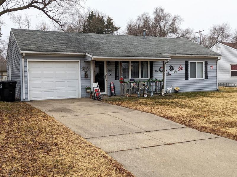 1329 Arapahoe Ave, Salina, KS 67401