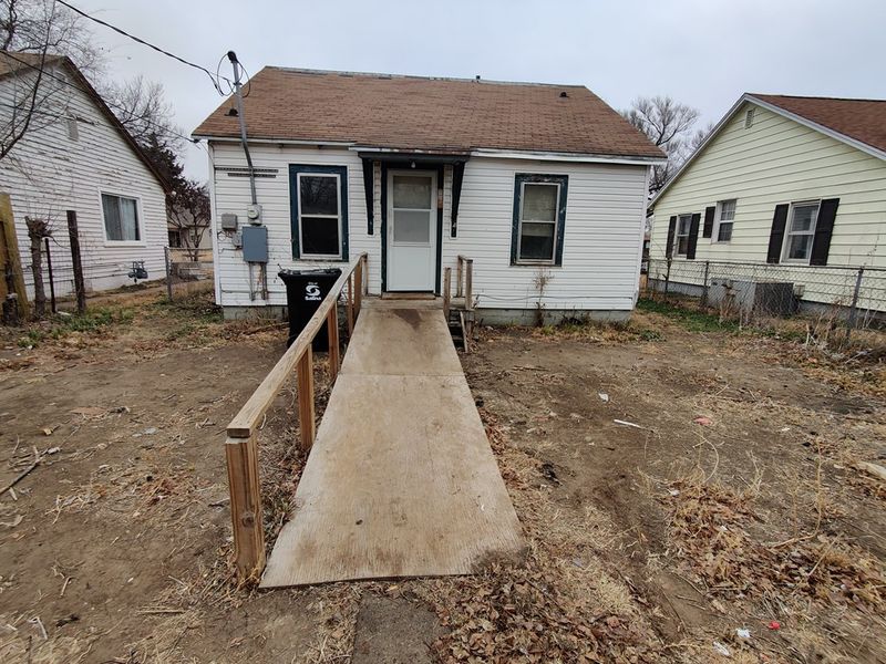 1113 N 10th St, Salina, KS 67401