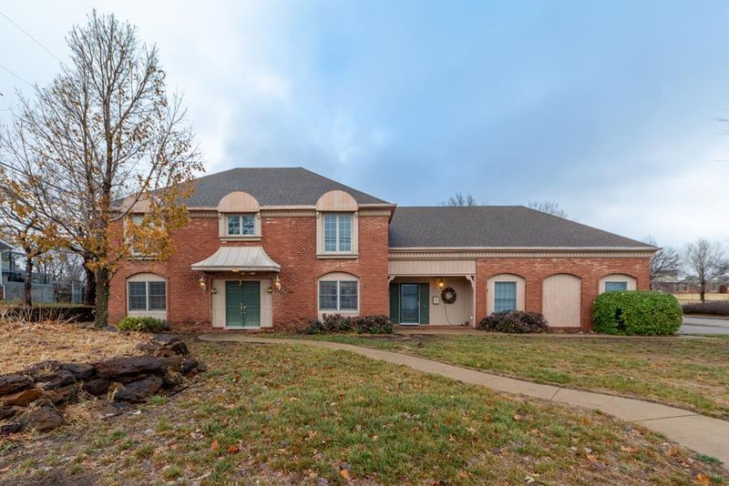 442 Beechwood Rd, Salina, KS 67401