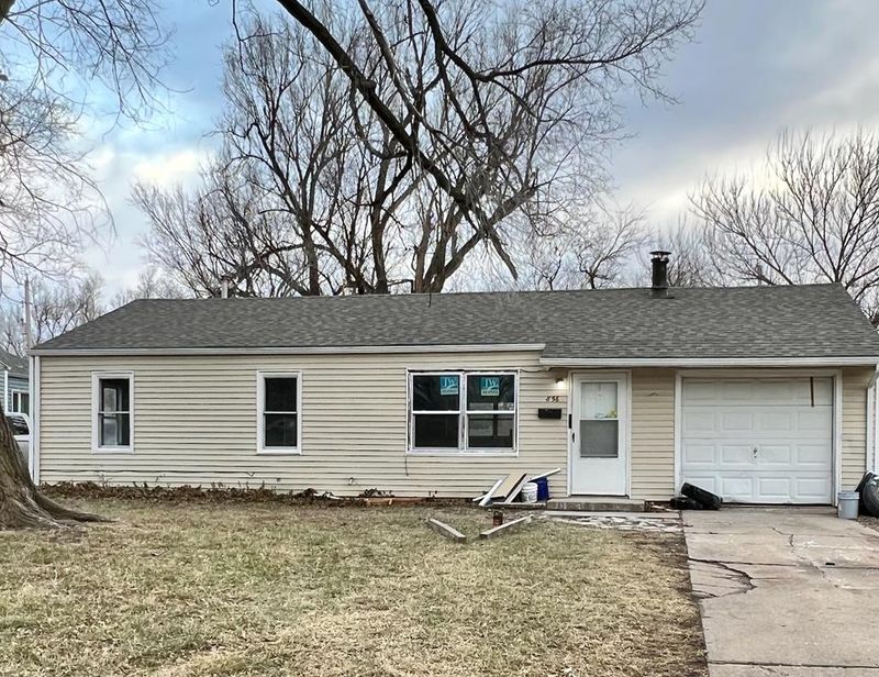 856 Pontiac Ave, Salina, KS 67401