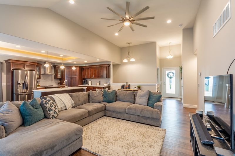 646 Pheasant Cir, Salina, KS 67401