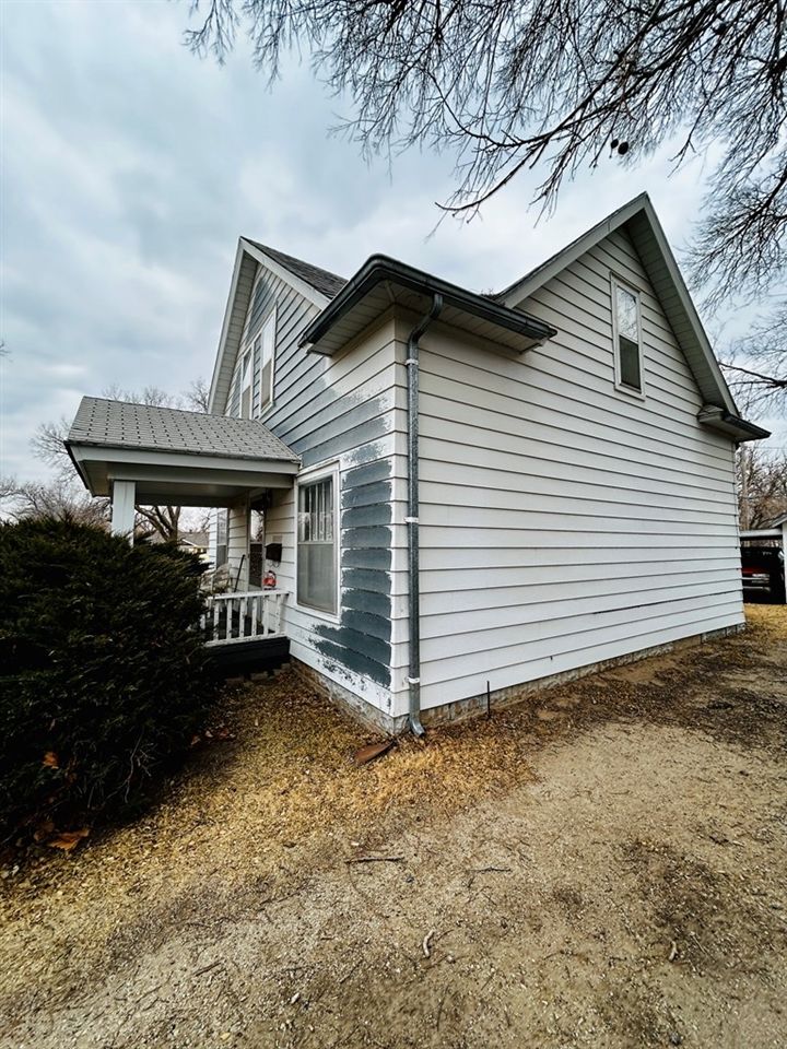 206 E School St, Lincoln, KS 67455