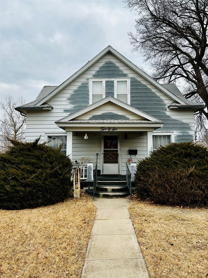 206 E School St, Lincoln, KS 67455