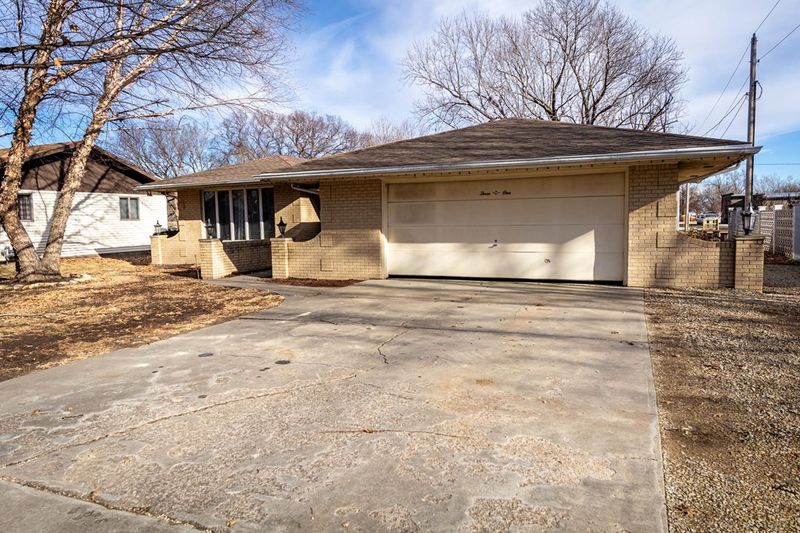 301 Grant, Clyde, KS 66938