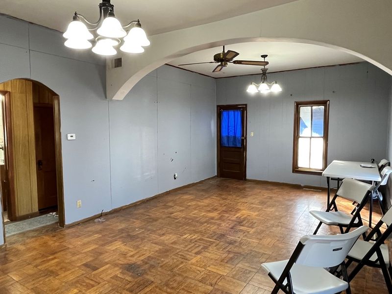 362 W 4th, Hoisington, KS 67544