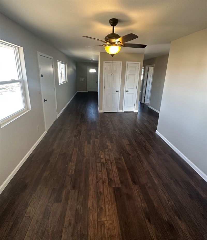 1905 Dover Dr, Salina, KS 67401