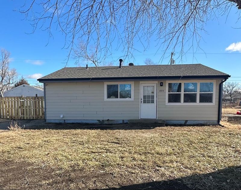 1905 Dover Dr, Salina, KS 67401