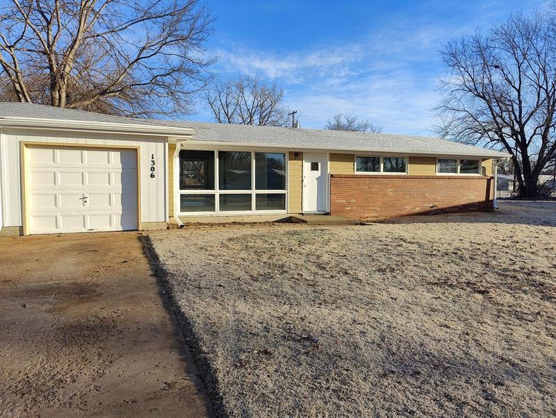 1306 Brittany Ave, Salina, KS 67401