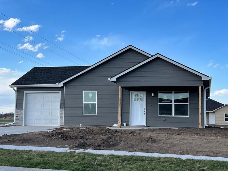 1103 Nautical Dr, Salina, KS 67401