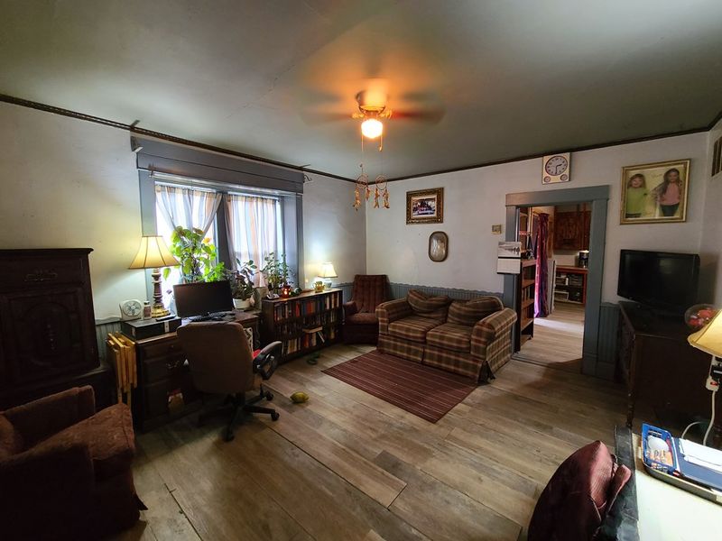 218 S Chestnut St, Lindsborg, KS 67456