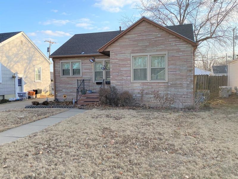 341 Woodlawn, Salina, KS 67401