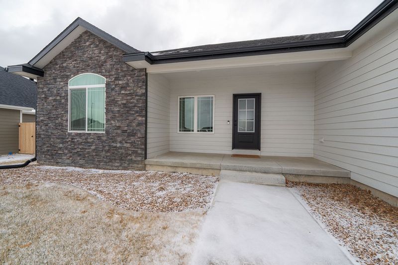 2600 Stonepost Ln, Salina, KS 67401