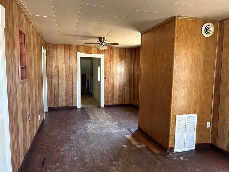 619 E 3rd, Hoisington, KS 67544