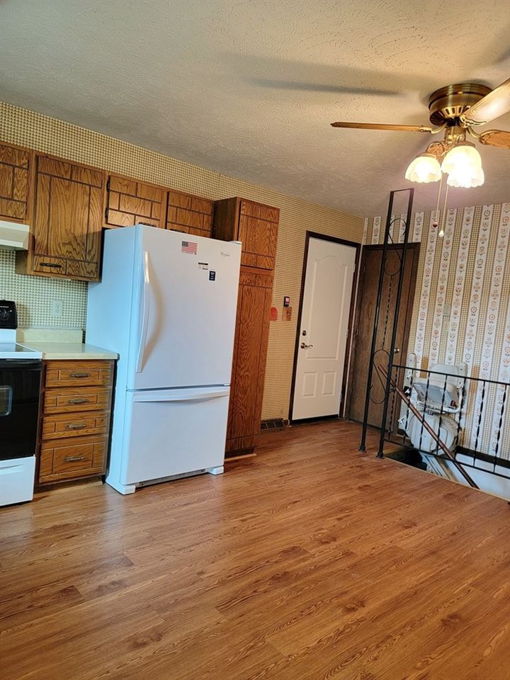 741 Willow Dr, Salina, KS 67401