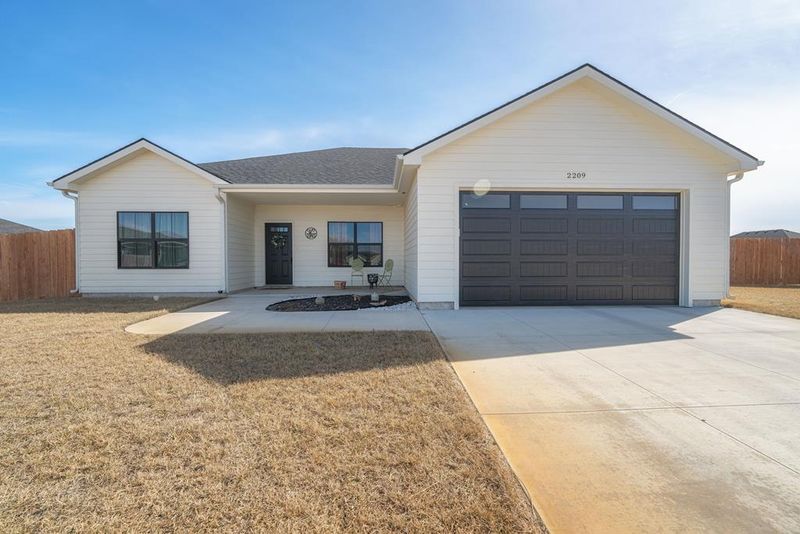 2209 Michael Cir, Salina, KS 67401