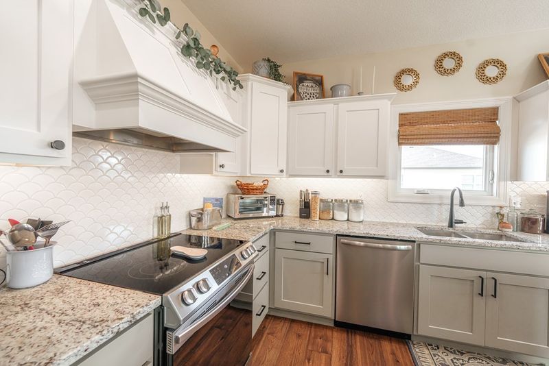 2209 Michael Cir, Salina, KS 67401