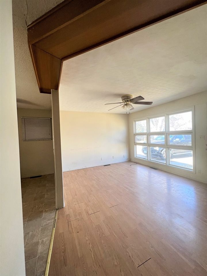 3 Willow Ct, Salina, KS 67401