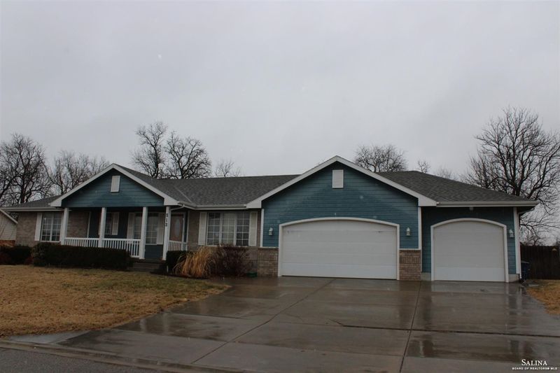 512 Taylor Rd, Abilene, KS 67410